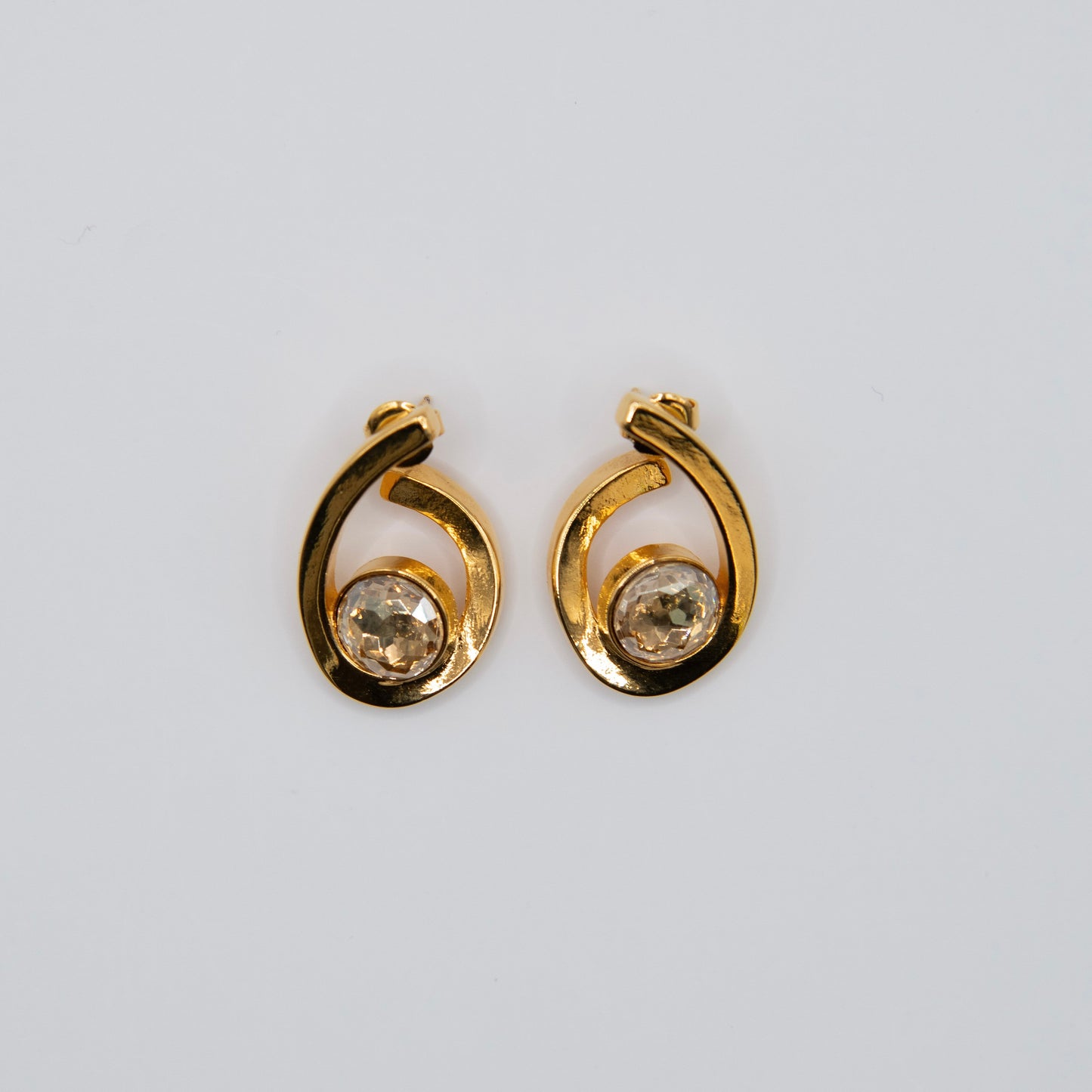 Aretes Llama Dorado